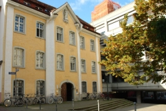 Im ehemaligen Stadthaus des Klosters St. Trudpert im Münstertal befindet sich heute das Alumni-Büro der Universität © R. Gschwendtner 2011