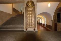 Treppenhaus KG I mit Jugendstil-Uhr © R. Gschwendtner 2011