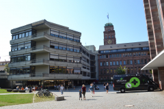 Im Kollegiengebäude III befindet sich auch das Café Senkrecht. © R. Gschwendtner 2012