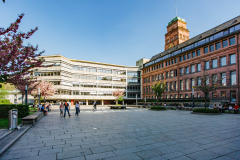 Der Platz der Weißen Rose mit Blick auf KG I, KG III und den Universitätstuem. © Sandra Meyndt 2018