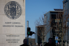 Eingang zum Campus der Technischen Fakultät der Albert-Ludwigs-Universität Freiburg © P. Mesenholl 2009